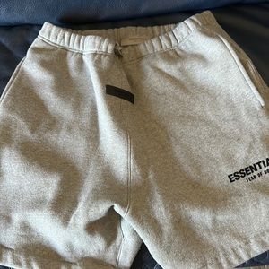 Essinatials  dark otmeal  sweat shorts